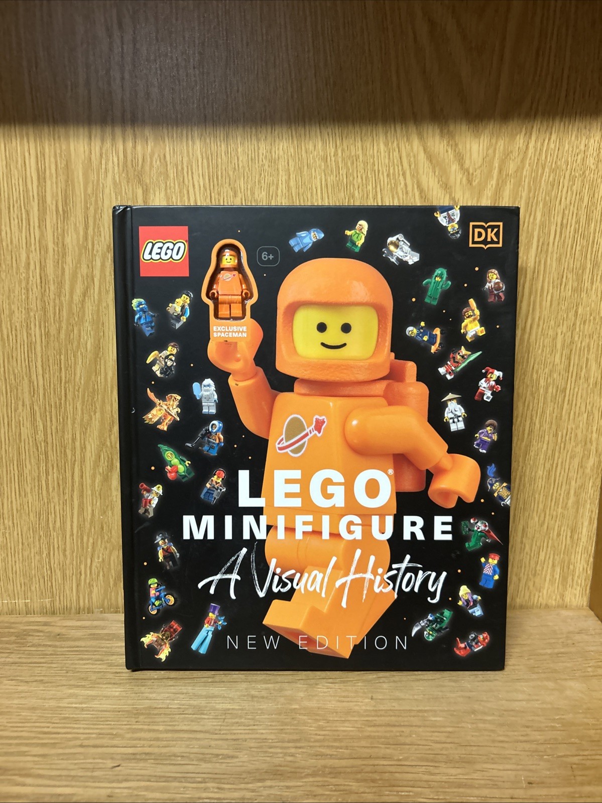 NEW DK LEGO MINIFIGURE A VISUAL HISTORY BOOK NEW EDITION (4840)