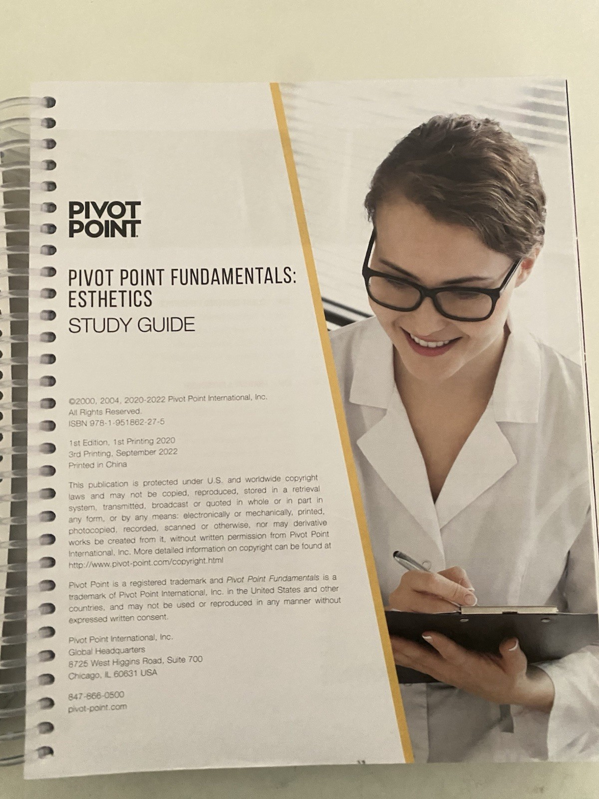 Pivot Point Fundamentals: Esthetics Study Guide Ring/Wire Bound 1st Ed (2020)