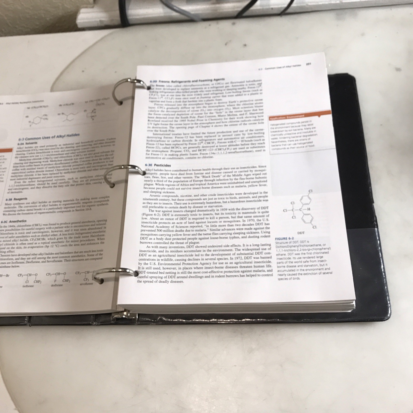 Organic Chemistry – Loose Leaf, by Wade Leroy; Simek Jan – Looks New
