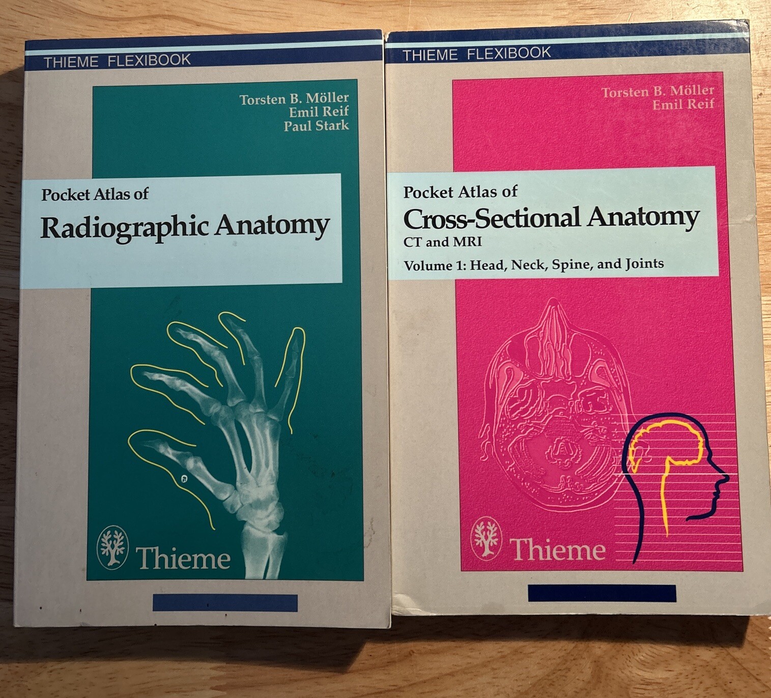 Thieme Flexibook lot of 2 : Radiographic Anatomy, Cross-Sectional Anatomy PB