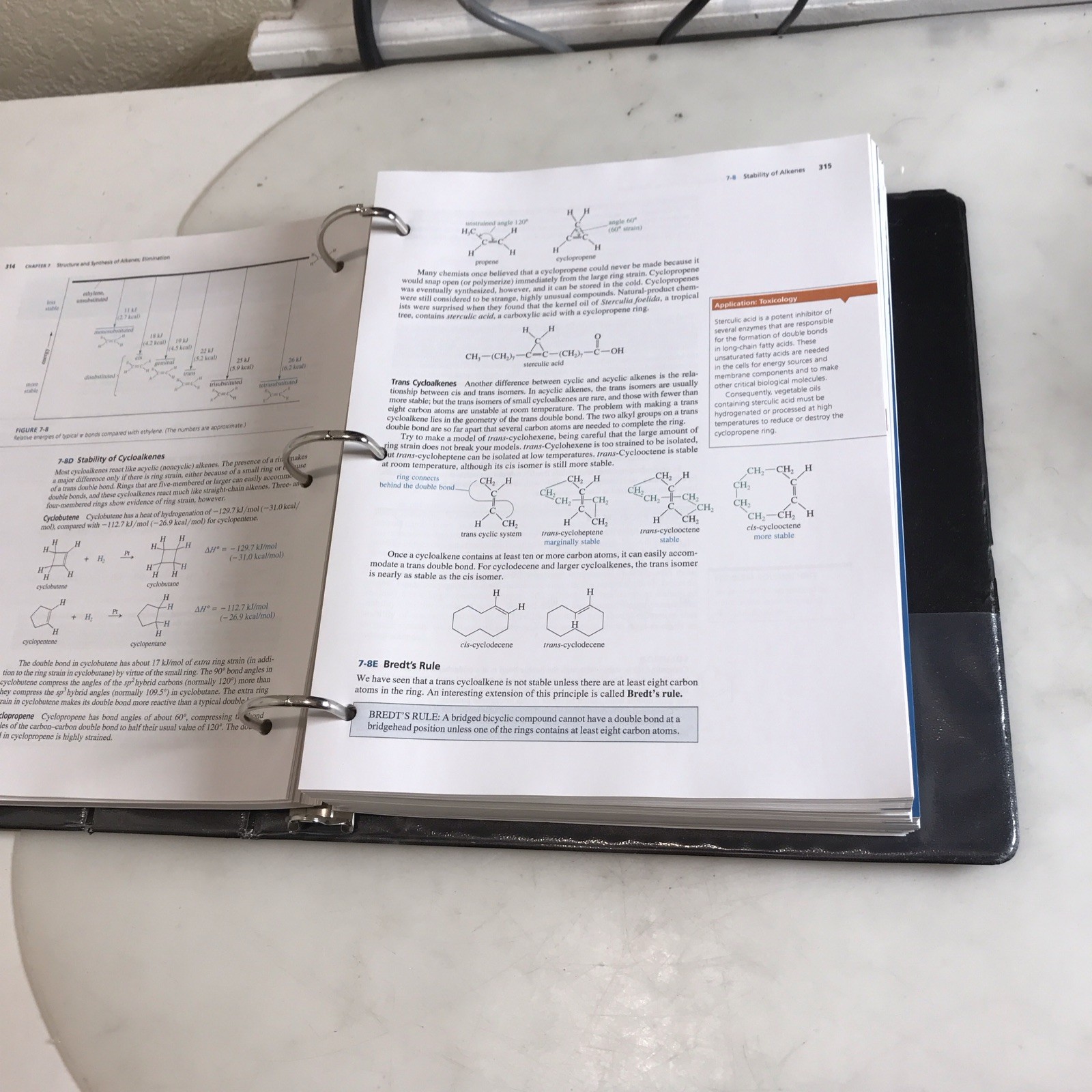 Organic Chemistry – Loose Leaf, by Wade Leroy; Simek Jan – Looks New