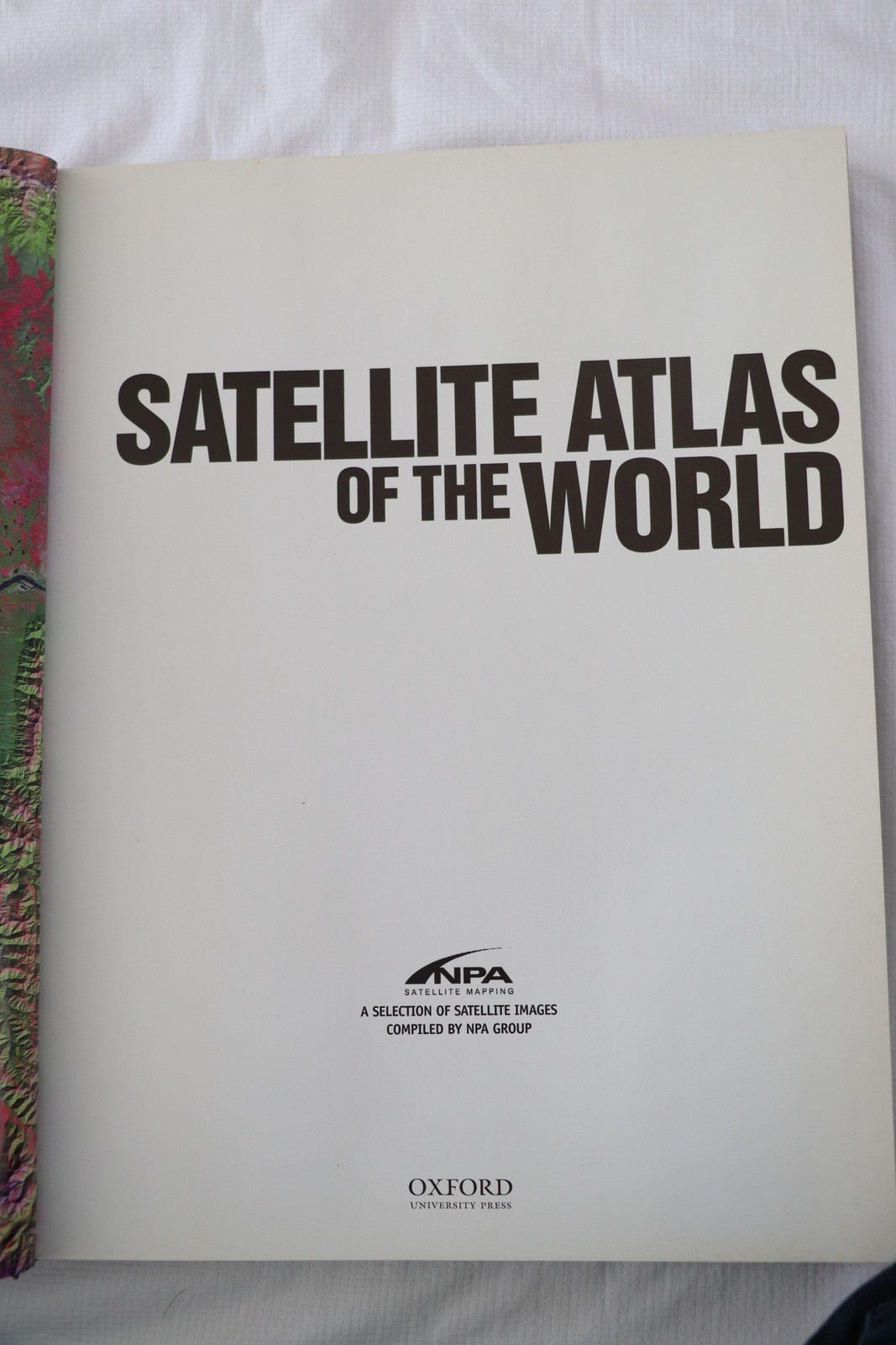 Satellite Atlas Of The World NPA Group Oxford Black HC DJ Maps Photography