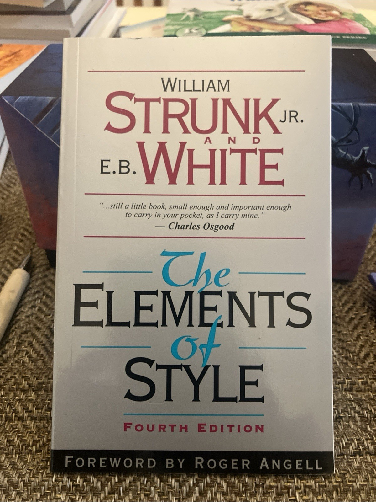 The Elements of Style by E. White, William Strunk Jr. and William Strunk (1999,